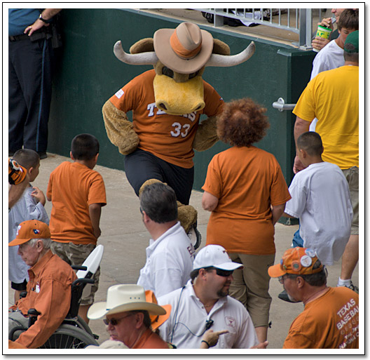 [Dancing with Hook 'Em]
