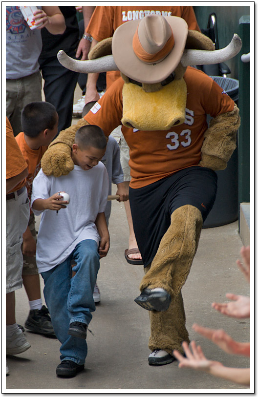 [Dancing with Hook 'Em]