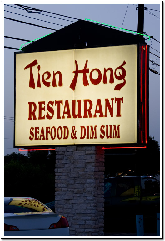 [Tien Hong sign]